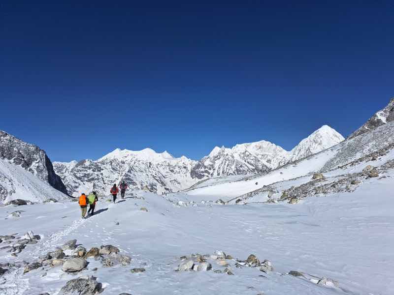 Crossing the Larke La Pass